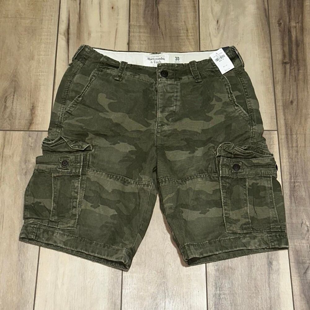 NWT Abercrombie and Fitch Camo Cargo Shorts Mens Size 30 Woodland